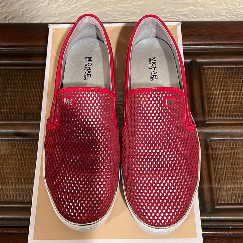 MK women’s slides